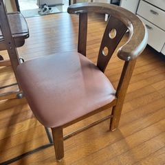 ダイニングテーブル　椅子付きですの画像