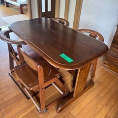 ダイニングテーブル　椅子付きですの画像