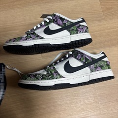 お買得★NIKEフローラルデザインスニーカー★29センチの画像