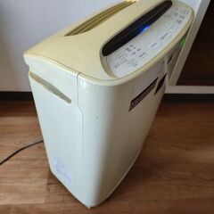 【無料0円】引取限定 中古 SHARP プラズマクラスター 加湿空気清浄機 KC-A50-Wの量販店オリジナルモデル【KC-500Y4-W】ホワイトの画像