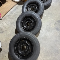 NV350 キャラバン 純正ホイール タイヤの画像