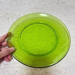 緑　ガラス　お皿の画像