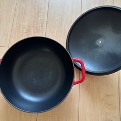 ホーロー鍋とOXOのケトルの画像