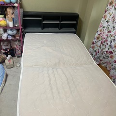 シングルベッド、マットレスつきの画像