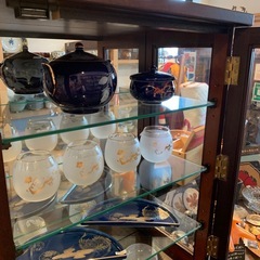 店舗・出張買取実施中★木製ガラス棚　ブラウン（食器類は付属されません）　開戸の画像