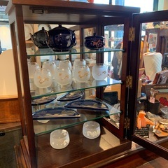 店舗・出張買取実施中★木製ガラス棚　ブラウン（食器類は付属されません）　開戸の画像