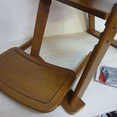 ①-3　未使用/新品　折りたたみ ベビーチェア 天然木 テーブル 立ち上がり防止 ベルト 持ち運び 高さ調整 足置きの画像
