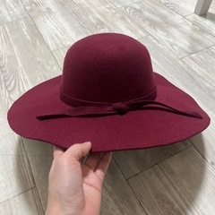 ワインレッド帽子の画像