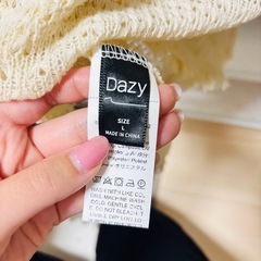 フリンジ付きアイボリー編みロングワンピースの画像