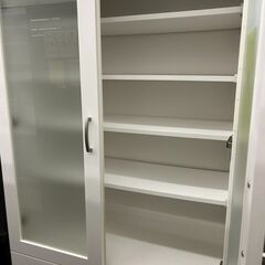 家具	【リユ-スのサカイ広島石内店】ジモティ割！2枚扉食器棚/クリ-ニング済み/HG-7156/広島市 家具　佐伯区 家具　南区 家具　西区 家具　東区 家具　中区 家具　安佐南区 家具　安佐北区 家具　安芸区 家具　府中町 家具　海田町 家具　熊野町 家具　坂町 家具　廿日市市 家具の画像