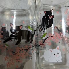 カルディ　桜と猫の絵柄グラス　2つの画像