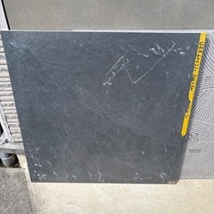タイル 未使用品 60cm x 60cm 4枚セットの画像