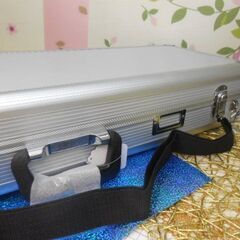 新品未使用9.500円　沖縄三線専用　肩紐付き一丁入アルミハードケース　移動に便利さ最高ですの画像