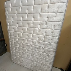 【ダブル美品】ダブルベッドマットレスの画像
