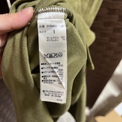 オリーブグリーン キャミワンピース スリット入りの画像