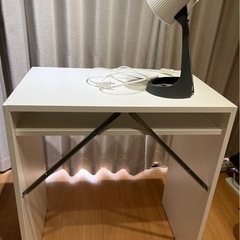【引き取り者決定済】IKEA デスク 照明 セット の画像