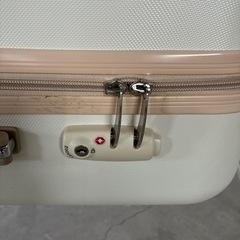キャリーケース ホワイト＆ピンクの画像