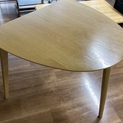 三本脚ダイニングテーブル【町田市再生家具】251694の画像