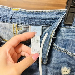 デニム風のダメージ加工ショートパンツ（水陸着用可）の画像