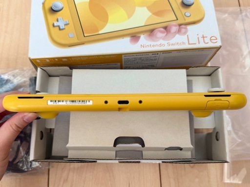 Nintendo Switch Lite  イエロー　ジャンク品