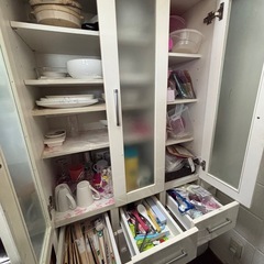 食器棚の画像
