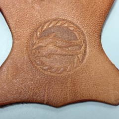 イルカ　革　キーホルダーの画像