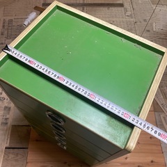 緑色の5段箪笥　昭和レトロポップ　グリーンの画像