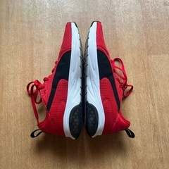 PUMAレディース ランニングシューズ レッド/ブラック24.5センチの画像