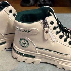 美品☆ハイカットスニーカーの画像