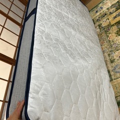 美品　マットレス（1シーズンのみ使用）の画像