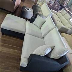【展示現品1台限り！！！】カウチソファー+スツール付き、LGY/BK色の落ち着いた色です！の画像