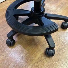 【リサイクルストアスターズ城西店】 【中古品】青オフィスチェア回転式キャスター付きの画像