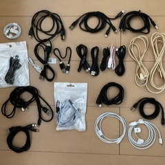 付属品200点以上🍎iPhoneSE2(第2世代) 256GB。スマートリング、スマートウォッチ、VRゴーグル、Androidタブレット、ワイヤレスイヤホンなど付属。新品未使用多数📱の画像