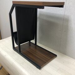 サイドテーブル ソファ横 ベッド横 テーブル マガジンラック付 木目調 ブラウン スチール製 収納付き コンパクト 北欧風　【糸島市内 送料無料】250911-9の画像