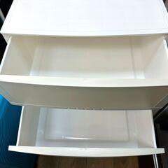 ♪後ろにキャスター付きで移動も楽ちん♪プラチェスト♪の画像