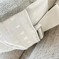 エルゴベビー 授乳クッション ムーングレーの画像