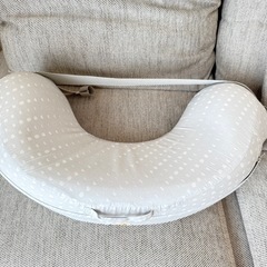 エルゴベビー 授乳クッション ムーングレーの画像
