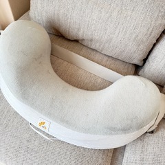 エルゴベビー 授乳クッション ムーングレーの画像