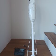 マキタ  充電式クリーナー スタンド付きの画像