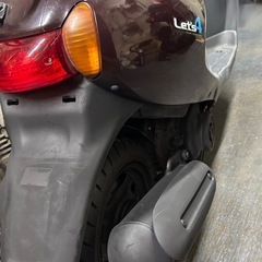 イチ押し車両‼️ 4スト高燃費車❗️レッツ4 CA45A  低速からの加速良し❗️バッテリー新品❗️セルモーター新品交換済‼️買い物に便利な前カゴ付き❣️ 整備点検済み‼️ 原付　スクーターの画像