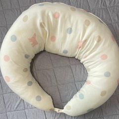 三日月型授乳クッション　抱き枕の画像