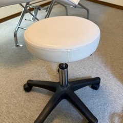 中古フェイシャルエステベッド(ワゴン、イス)の画像