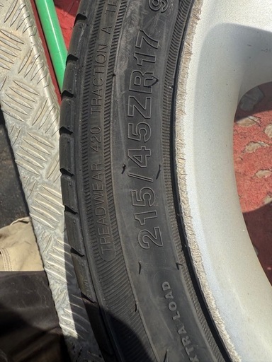 スバル　
215/45r17