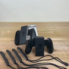 Nintendo Switch Joy-Con グリップ＋ストラップ 2セット（正規品）の画像