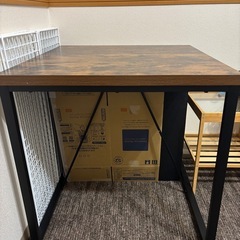 ダイニングテーブルの画像
