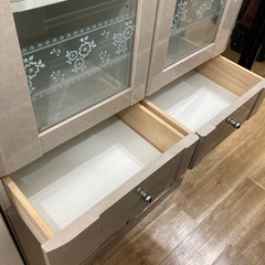 【トレファク高槻店】取りに来られる方限定！2枚扉の食器棚のご紹介です！の画像