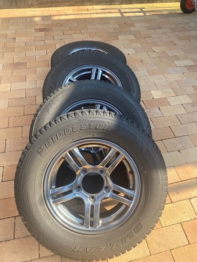 ブリヂストン ブリザックDM-Z3. スタットレスタイヤ 205-80-16 ジムニー