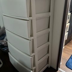 白いタンスの画像