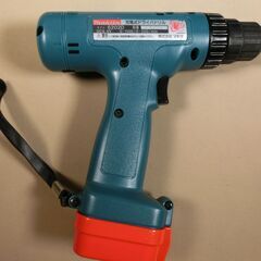 ☆makita マキタ 充電式ドリルドライバー 6202D DC9.6V 充電器 DC1209 バッテリー 通電確認済み☆の画像