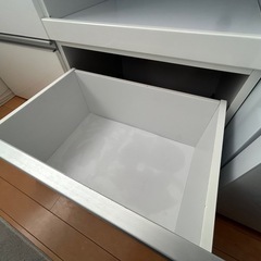食器棚カップボードの画像